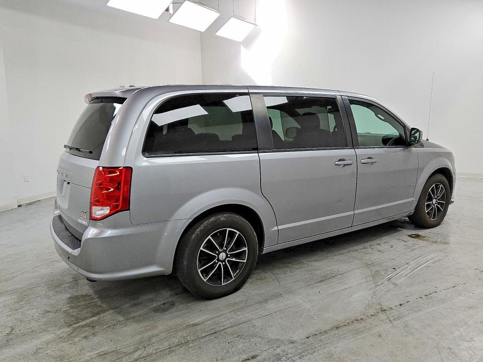 46392606 :رقم المزاد ، 2C4RDGEG5JR236855 vin ، 2018 Dodge Grand Caravan مزاد بيع