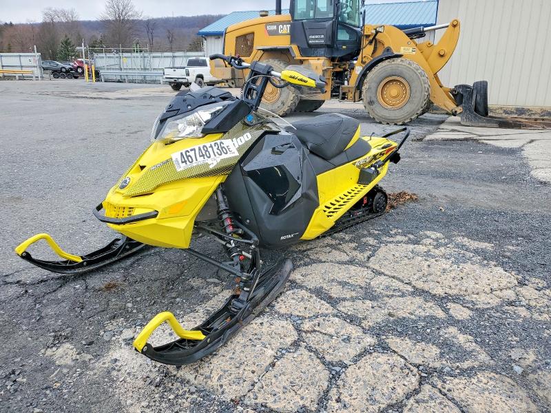 46748136 :رقم المزاد ، 2BPSUTFD4FV000047 vin ، 2015 Ski-doo Snowmobile مزاد بيع