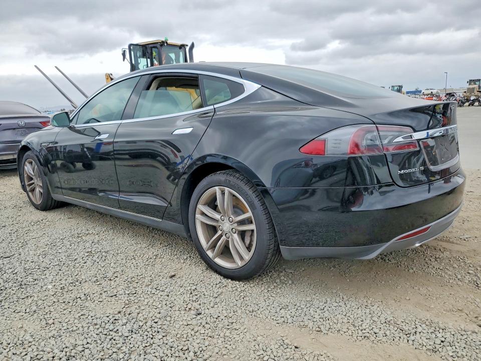 48277666 :رقم المزاد ، 5YJSA1CN6DFP26679 vin ، 2013 Tesla Model S مزاد بيع