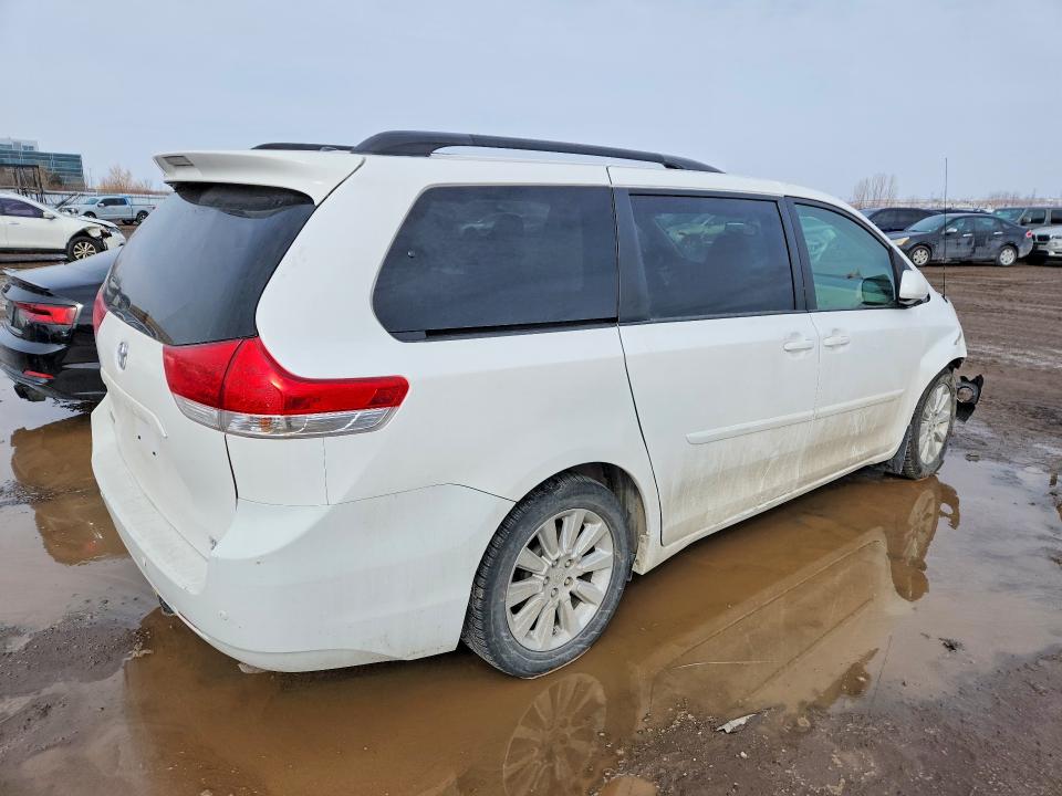 79069675 :رقم المزاد ، 5TDDK3DC0ES094158 vin ، 2014 Toyota Sienna مزاد بيع