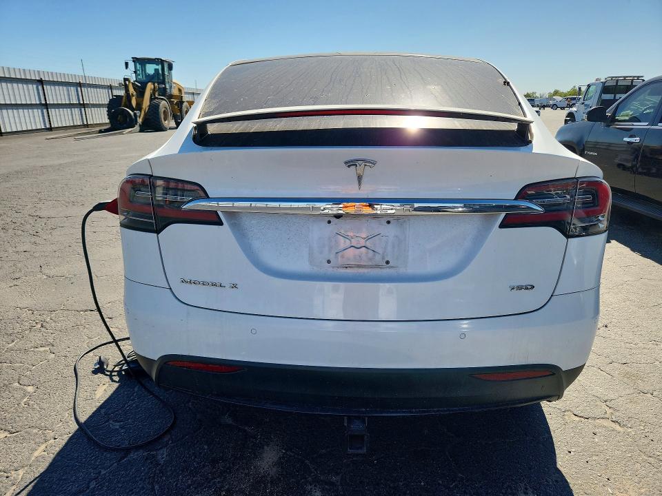 41584866 :رقم المزاد ، 5YJXCBE28HF061203 vin ، 2017 Tesla Model X مزاد بيع