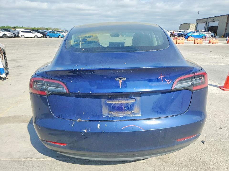 47637776 :رقم المزاد ، 5YJ3E1EA7JF109449 vin ، 2018 Tesla Model 3 مزاد بيع