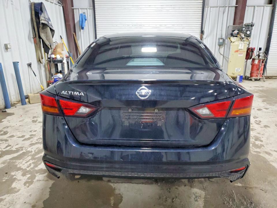 47057696 :رقم المزاد ، 1N4BL4BV1NN387612 vin ، 2022 Nissan Altima مزاد بيع