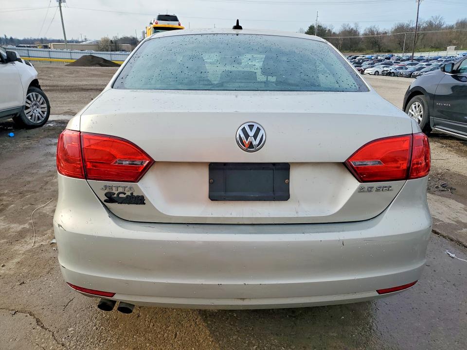 46067486 :رقم المزاد ، 3VWLZ7AJ6BM360129 vin ، 2011 Volkswagen Jetta مزاد بيع