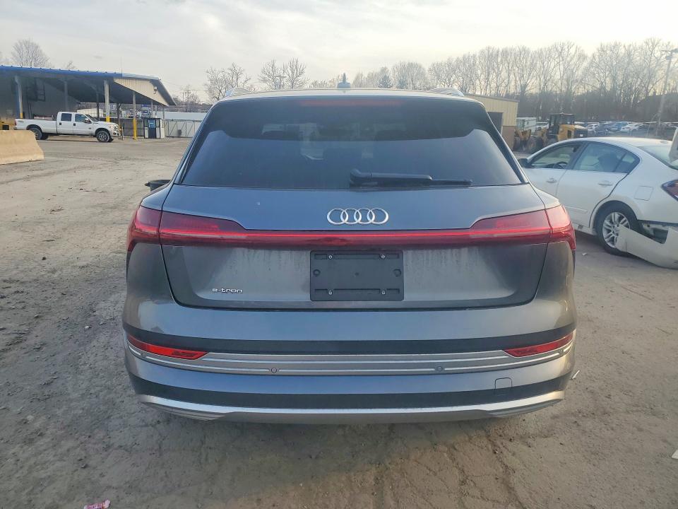 Продажа на аукционе авто 2019 Audi E-tron, vin: WA1VAAGE2KB005762, номер лота: 47081946