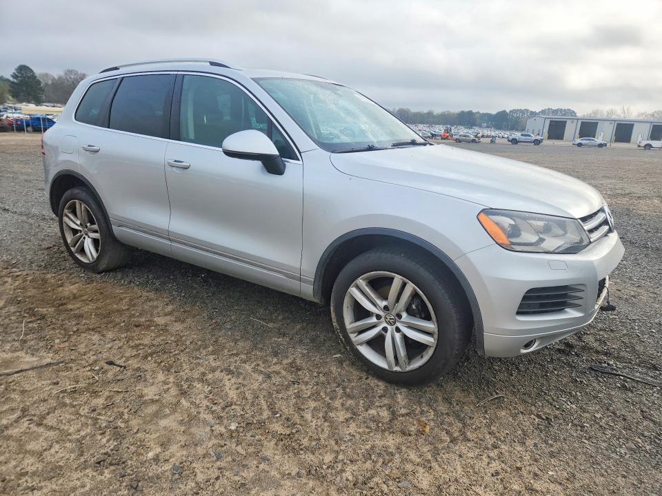 41603486 :رقم المزاد ، WVGEF9BPXED009187 vin ، 2014 Volkswagen Touareg مزاد بيع