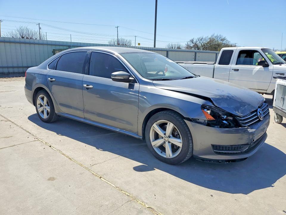 46750476 :رقم المزاد ، 1VWBT7A32FC013581 vin ، 2015 Volkswagen Passat مزاد بيع