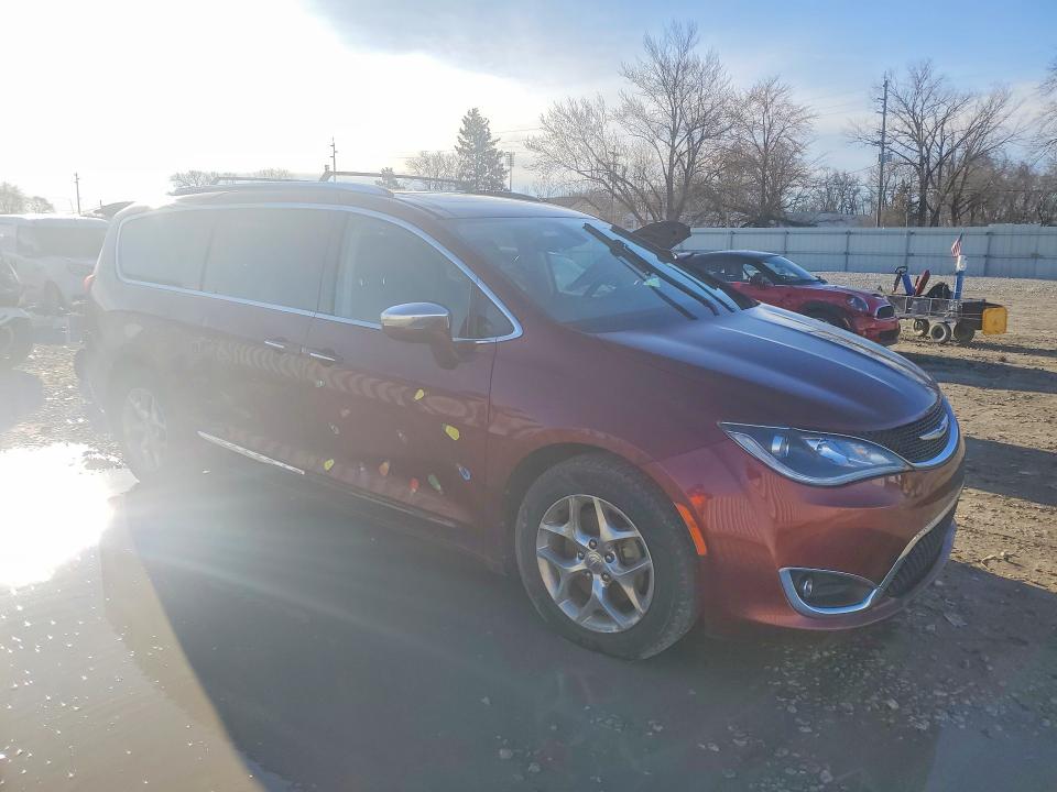 Продажа на аукционе авто 2018 Chrysler Pacifica, vin: 2C4RC1GG8JR141266, номер лота: 42071886