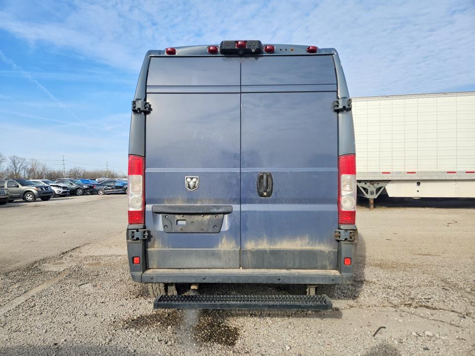 47452646 :رقم المزاد ، 3C6TRVDG6JE159127 vin ، 2018 Ram Promaster 2500 مزاد بيع