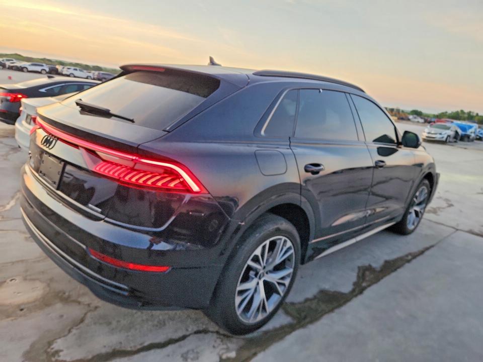 48258536 :رقم المزاد ، WA1AVAF19MD031106 vin ، 2021 Audi Q8 مزاد بيع