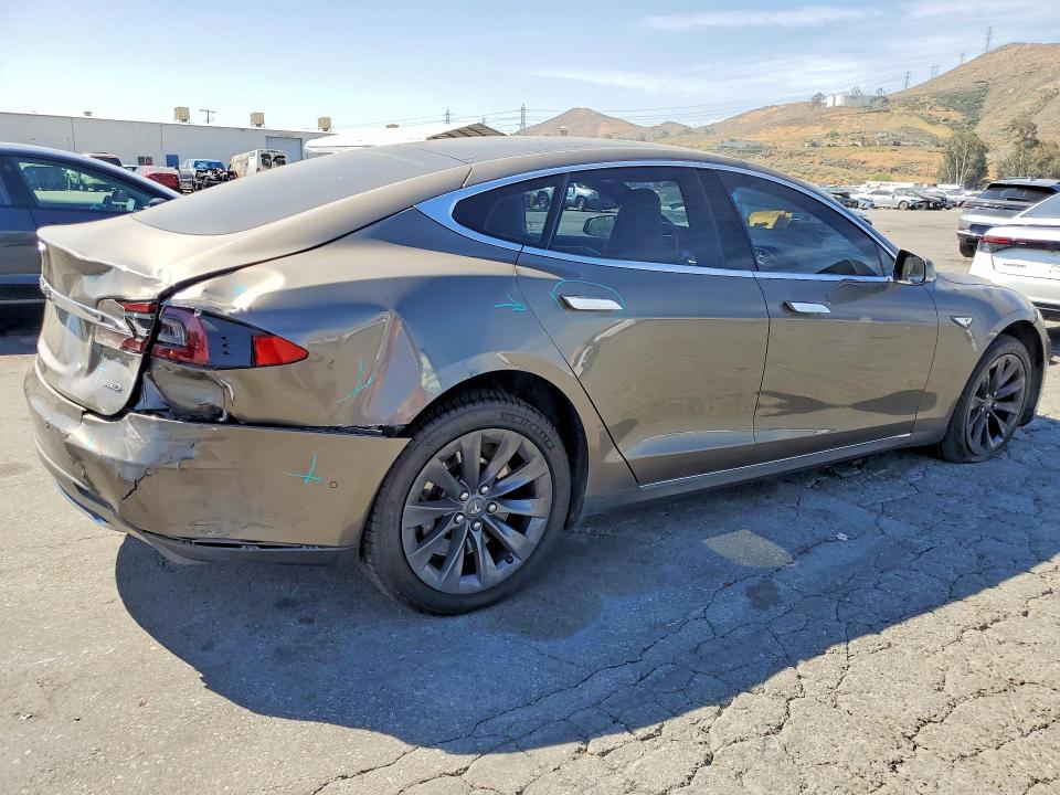 47932286 :رقم المزاد ، 5YJSA1E20GF123881 vin ، 2016 Tesla Model S مزاد بيع