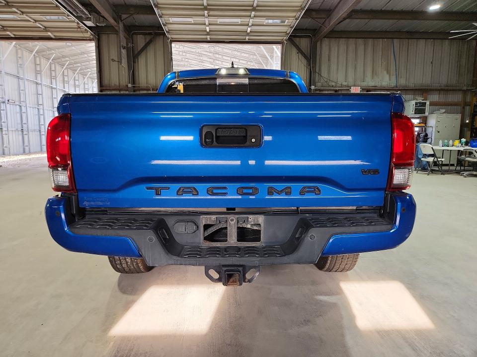 Aukcja sprzedaży 2018 Toyota Tacoma, vin: 5TFAZ5CN7JX060705, numer aukcji: 48305436