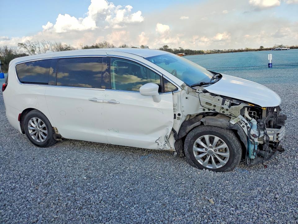 Продаж на аукціоні авто 2018 Chrysler Pacifica, vin: 2C4RC1FG4JR279873, номер лоту: 79716625