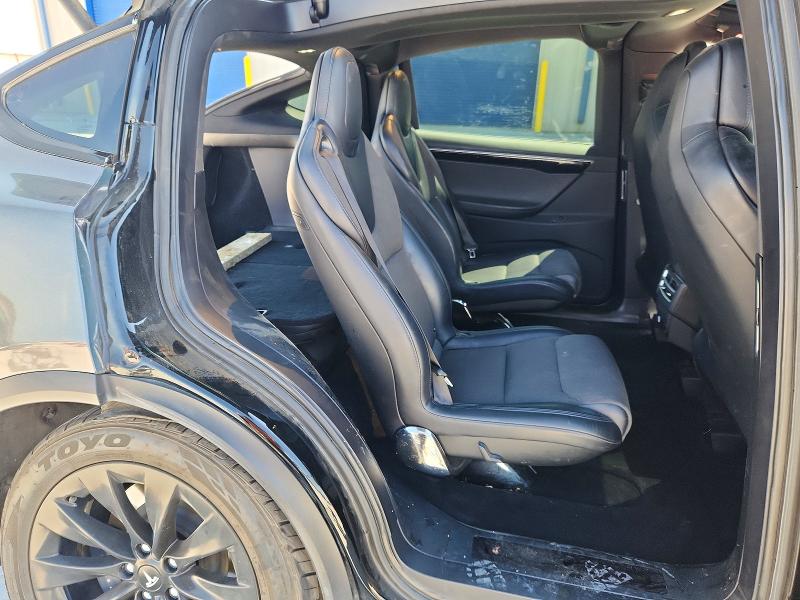 48122326 :رقم المزاد ، 5YJXCBE23JF090047 vin ، 2018 Tesla Model X مزاد بيع