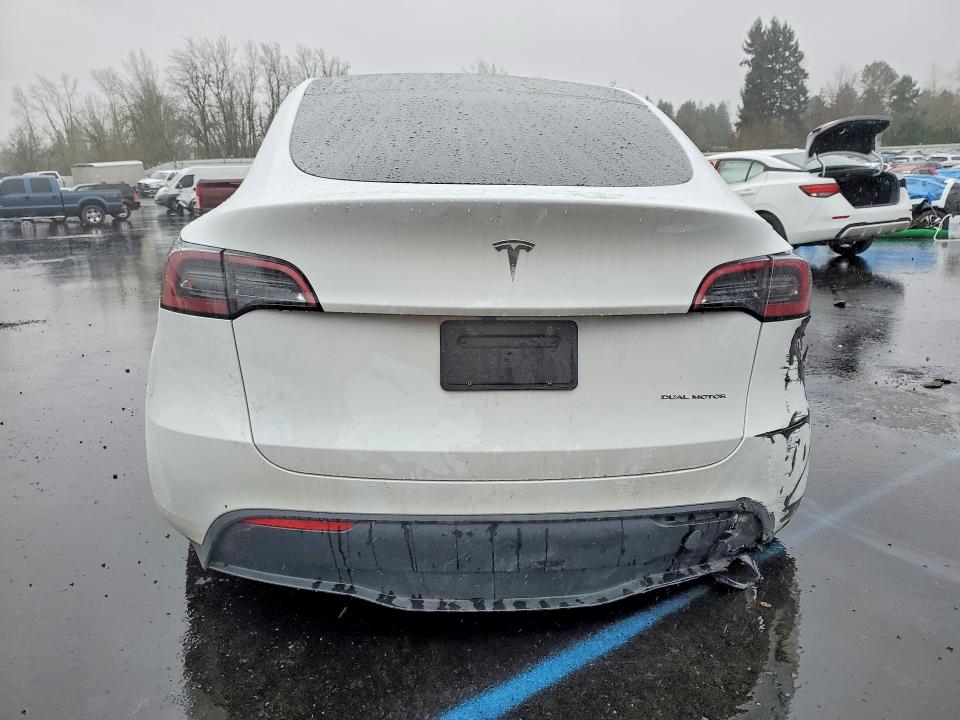 2024 Tesla Model Y მანქანა იყიდება აუქციონზე, vin: 7SAYGAEE4RF124542, აუქციონის ნომერი: 46072066