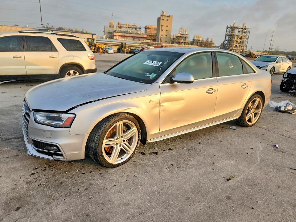41781726 :رقم المزاد ، WAUBGAFL2FA011531 vin ، 2015 Audi S4 مزاد بيع