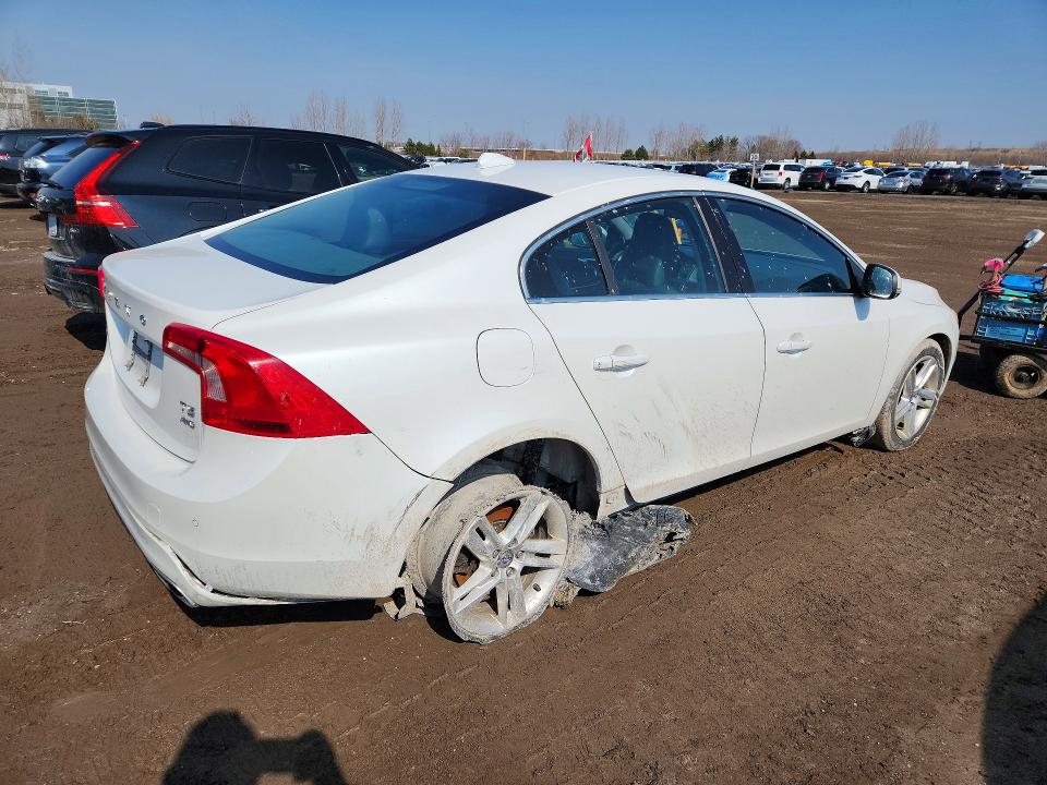 41820006 :رقم المزاد ، YV1612TC7F2315006 vin ، 2015 Volvo S60 مزاد بيع