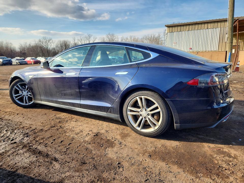 45665926 :رقم المزاد ، 5YJSA1CN4DFP26468 vin ، 2013 Tesla Model S مزاد بيع