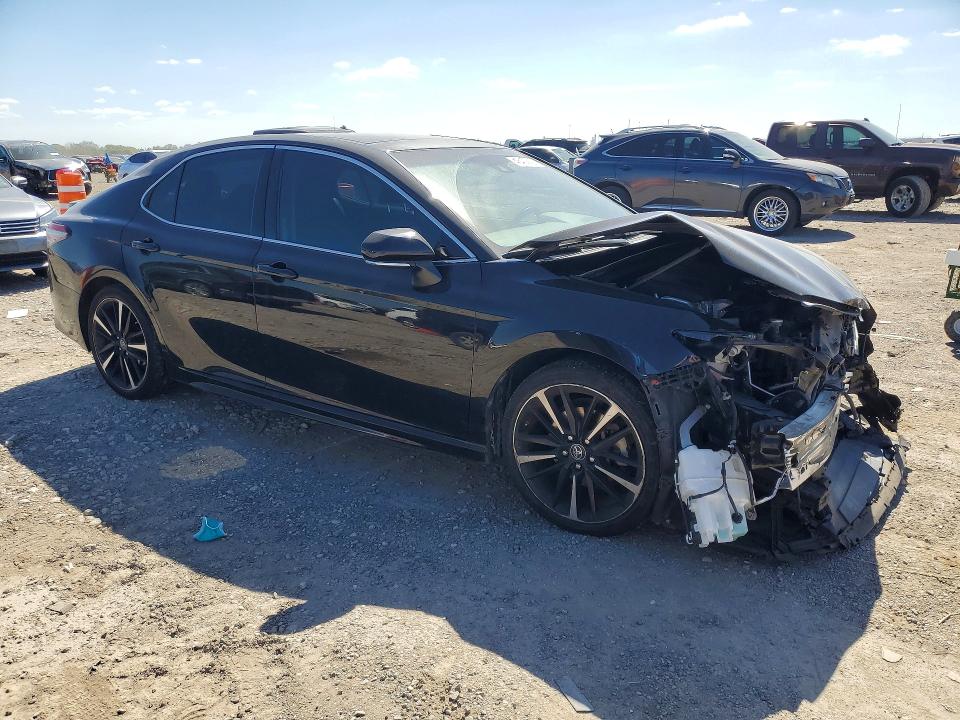 46400626 :رقم المزاد ، 4T1B61HK8JU039833 vin ، 2018 Toyota Camry مزاد بيع