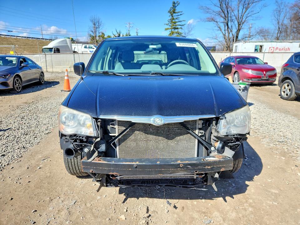 45844806 :رقم المزاد ، 2A4RR4DE0AR141551 vin ، 2010 Chrysler Town And Country مزاد بيع