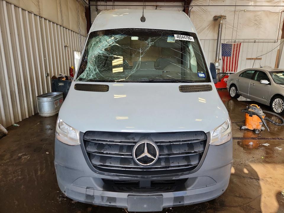 46544786 :رقم المزاد ، W1Y4EDHY9MT075932 vin ، 2021 Mercedes-benz Sprinter مزاد بيع
