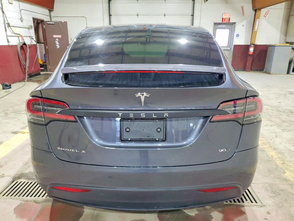 46483666 :رقم المزاد ، 5YJXCBE25HF043595 vin ، 2017 Tesla Model X مزاد بيع