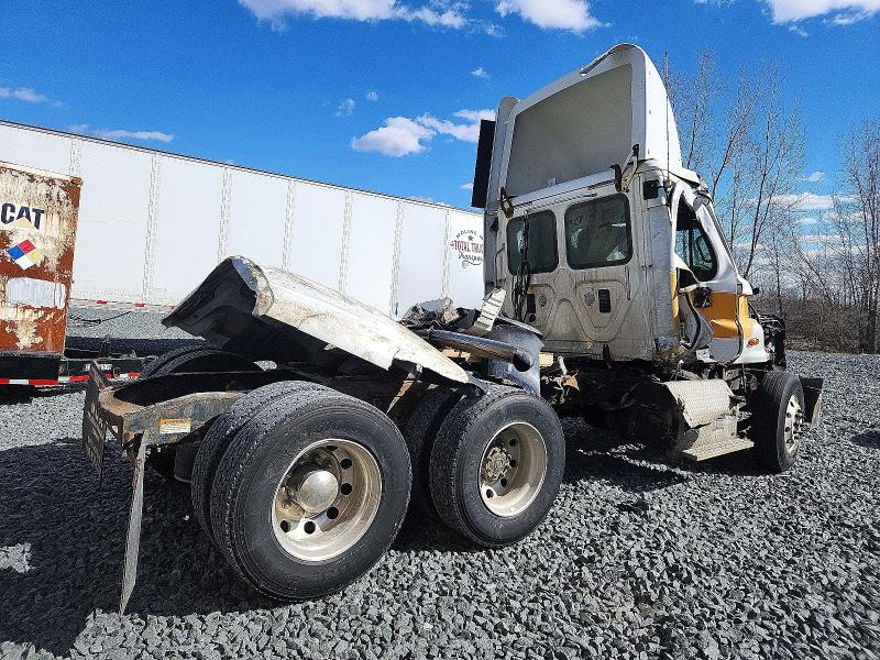 2013 Freightliner Cascadia მანქანა იყიდება აუქციონზე, vin: 3AKJGEDR6DSFG6587, აუქციონის ნომერი: 45461576