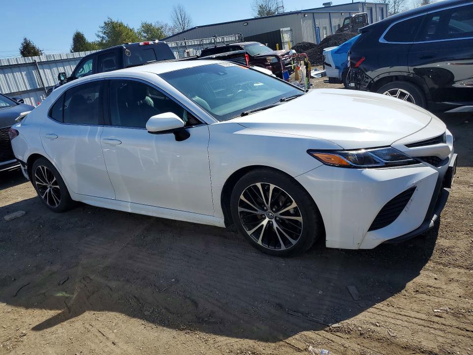 2018 Toyota Camry მანქანა იყიდება აუქციონზე, vin: 4T1B11HK4JU643894, აუქციონის ნომერი: 49740526