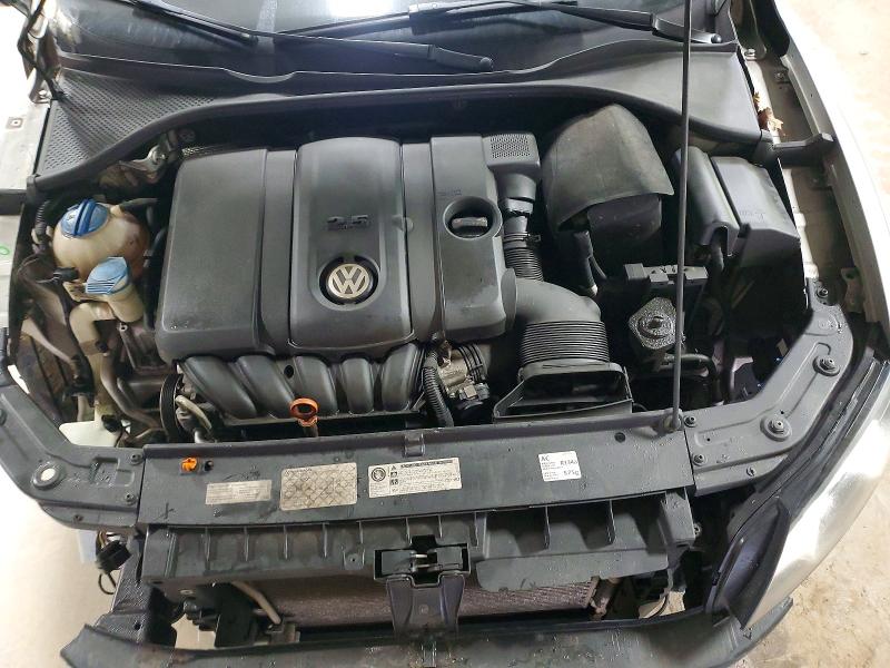 41725706 :رقم المزاد ، 1VWBP7A37DC097981 vin ، 2013 Volkswagen Passat مزاد بيع