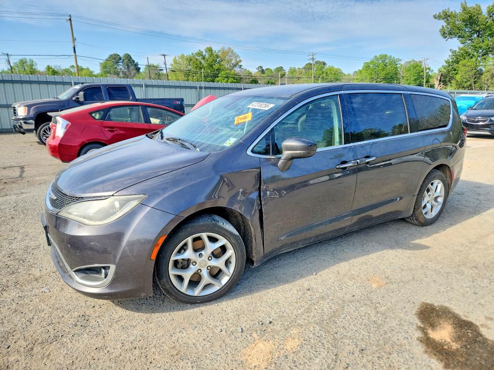 47318256 :رقم المزاد ، 2C4RC1FG0JR125712 vin ، 2018 Chrysler Pacifica مزاد بيع