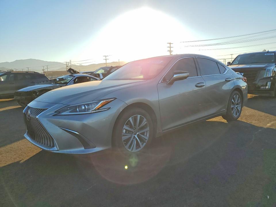46368326 :رقم المزاد ، 58ACA1C11MU004985 vin ، 2021 Lexus Es 300h مزاد بيع