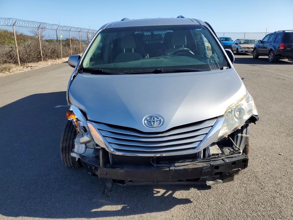 2017 Toyota Sienna მანქანა იყიდება აუქციონზე, vin: 5TDKZ3DC6HS808544, აუქციონის ნომერი: 47613726