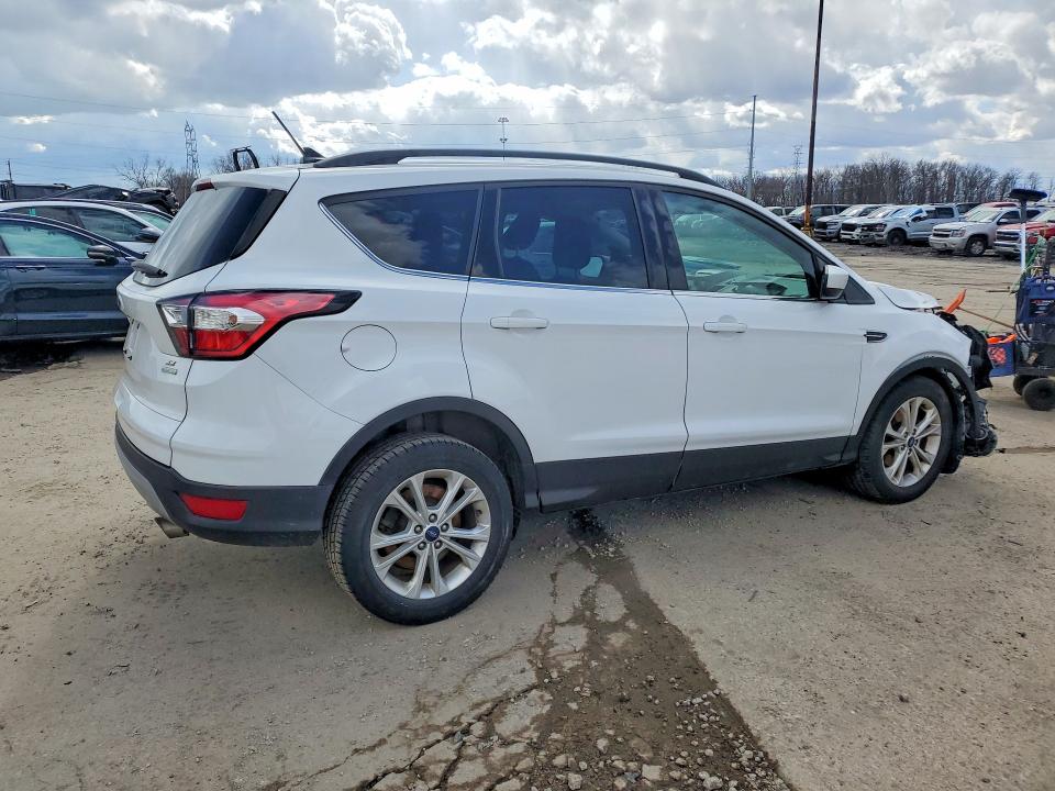 45786726 :رقم المزاد ، 1FMCU0GDXJUA08882 vin ، 2018 Ford Escape مزاد بيع