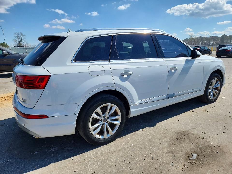2017 Audi Q7 მანქანა იყიდება აუქციონზე, vin: WA1LAAF75HD030632, აუქციონის ნომერი: 45674936