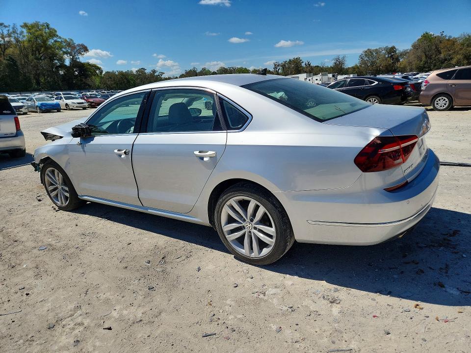 41945706 :رقم المزاد ، 1VWBA7A3XJC008045 vin ، 2018 Volkswagen Passat مزاد بيع