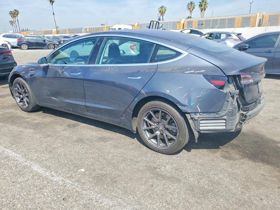 47172686 :رقم المزاد ، 5YJ3E1EA6JF158271 vin ، 2018 Tesla Model 3 مزاد بيع