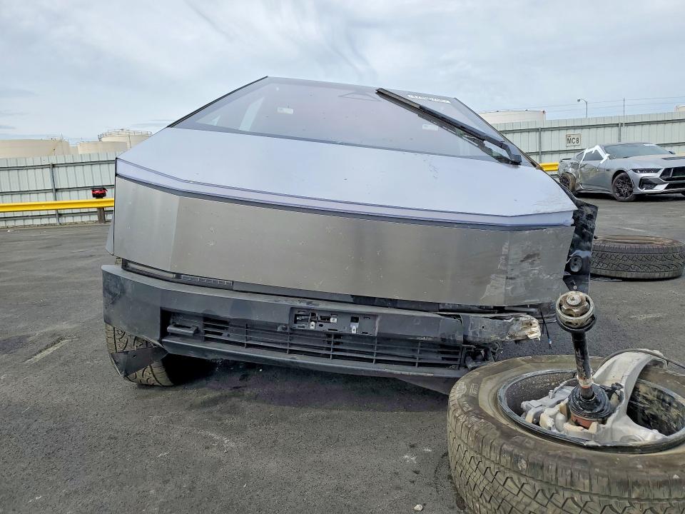47986756 :رقم المزاد ، 7G2CEHEE9SA062089 vin ، 2025 Tesla Cybertruck مزاد بيع