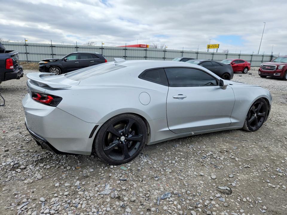42017376 :رقم المزاد ، 1G1FE1R77J0186339 vin ، 2018 Chevrolet Camaro مزاد بيع