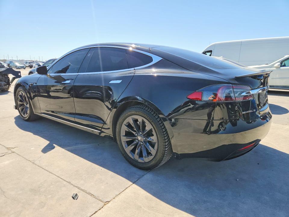 2018 Tesla Model S მანქანა იყიდება აუქციონზე, vin: 5YJSA1E21JF275577, აუქციონის ნომერი: 45861036