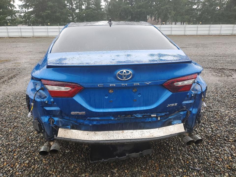 46529106 :رقم المزاد ، 4T1BZ1HK3JU003829 vin ، 2018 Toyota Camry مزاد بيع