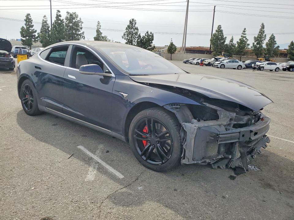 47610396 :رقم المزاد ، 5YJSA1H11EFP55806 vin ، 2014 Tesla Model S مزاد بيع