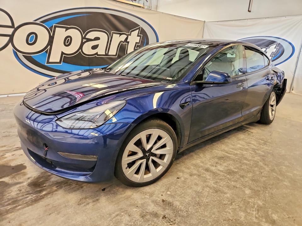 48025116 :رقم المزاد ، 5YJ3E1EA0NF371075 vin ، 2022 Tesla Model 3 مزاد بيع