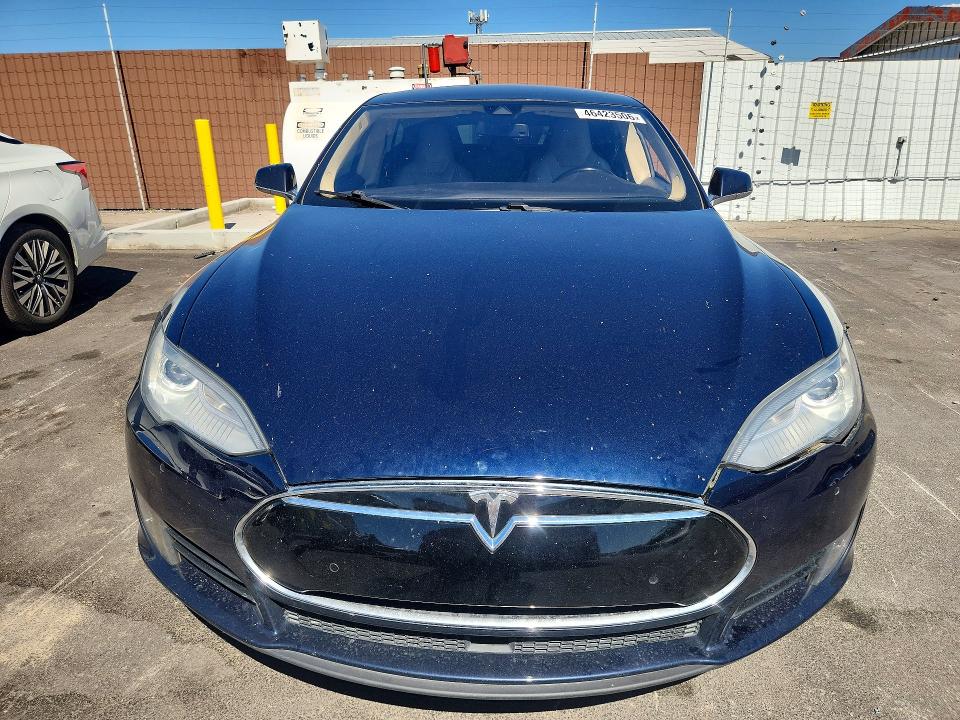 Продажа на аукционе авто 2015 Tesla Model S, vin: 5YJSA1S1XFF080564, номер лота: 46423506