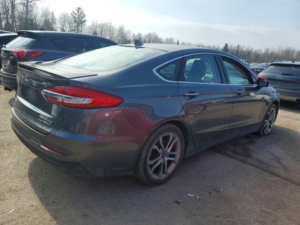 41588096 :رقم المزاد ، 3FA6P0RU3KR156439 vin ، 2019 Ford Fusion مزاد بيع