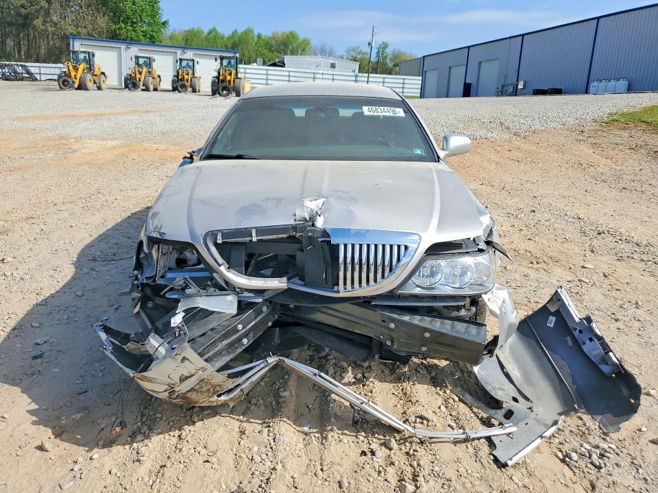 Продажа на аукционе авто 2011 Lincoln Town Car, vin: 2LNBL8CV7BX755958, номер лота: 46834496