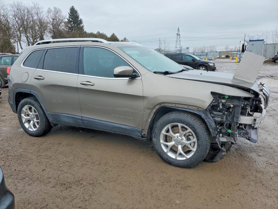 79540545 :رقم المزاد ، 1C4PJMCS4GW276396 vin ، 2016 Jeep Cherokee مزاد بيع