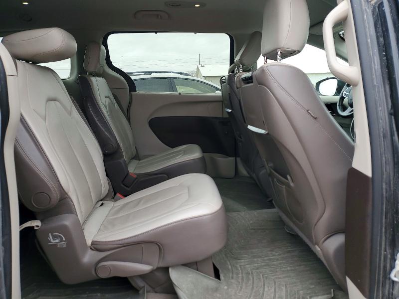 42070196 :رقم المزاد ، 2C4RC1EG8HR796380 vin ، 2017 Chrysler Pacifica مزاد بيع