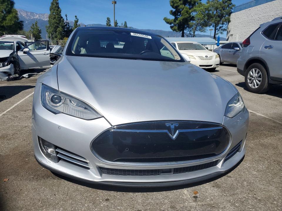 46543546 :رقم المزاد ، 5YJSA1E26FF113287 vin ، 2015 Tesla Model S مزاد بيع