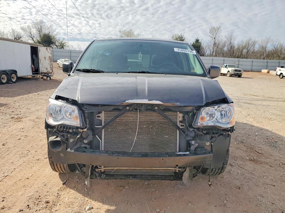 45800796 :رقم المزاد ، 2C4RC1BG2FR505678 vin ، 2015 Chrysler Town & Country مزاد بيع