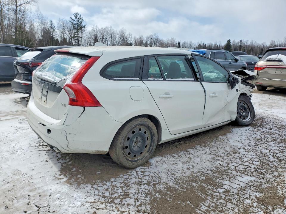 79809775 :رقم المزاد ، YV140MEJ0F1268103 vin ، 2015 Volvo V60 مزاد بيع